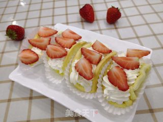 Strawberry Hug Cake recipe