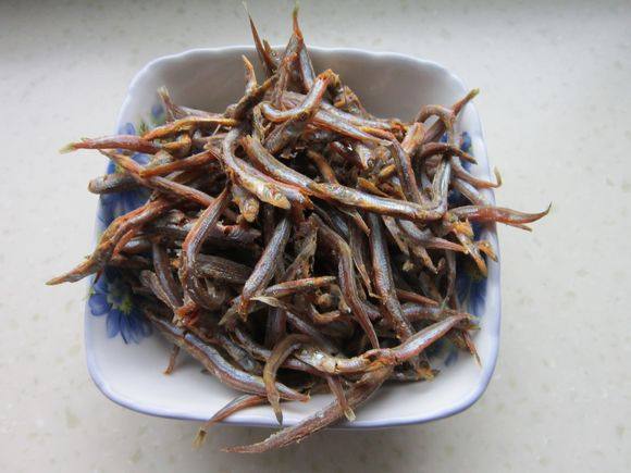 Stir-fried Small Herring with Parsley recipe