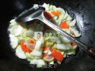 Stir-fried Long Melon with Cabbage recipe