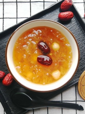 Fragrant Tremella Soup ~ There is A Coup for Making Glue