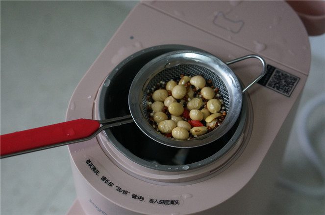 Goji Quinoa Soy Milk recipe