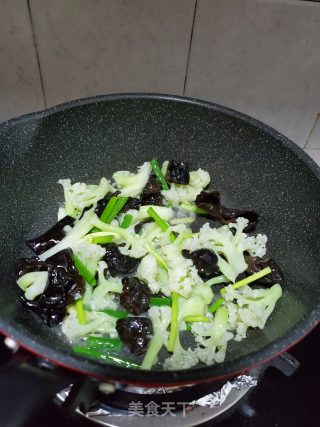 Cauliflower Stir-fried Black Fungus recipe