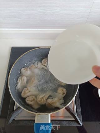 Small Wontons with Sea Fungus and Shrimp Skin recipe
