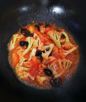 Stir-fried Fungus with Tomatoes and Cauliflower recipe