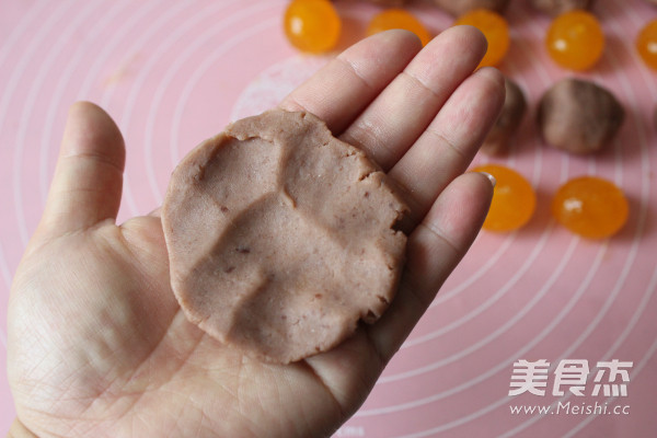 Mooncake with Lotus Seed Paste and Egg Yolk recipe