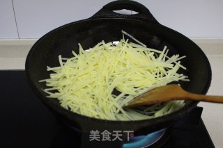 Stir-fried Shredded Potato with Chinese Chives recipe