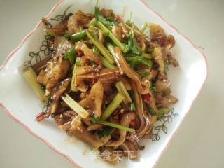 Stir-fried Pork Ears with Celery recipe