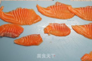 [momo New Year's Eve Dishes] Assorted Rose Sushi Salmon Sashimi recipe