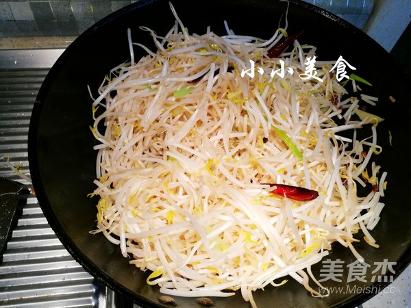 Stupid Bean Sprouts Fried Noodles: Northeast Home Cooking, Delicious and Refreshing, Super recipe