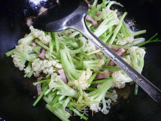 Stir-fried Cauliflower with Celery and Dried Pork recipe