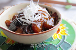 A Classic Dish of Soft Waxy Anti-aging: [braised Beef Tendon] (with Rolled Scallions) recipe