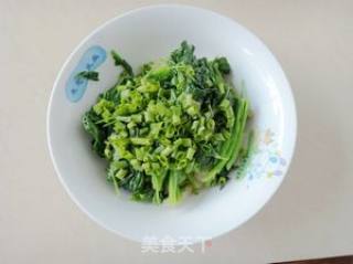 Love Your Skin for A Lifetime-fried Pork Skin Mixed with Spinach recipe