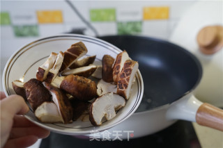 Fish Cake and Mushroom Stir-fry recipe