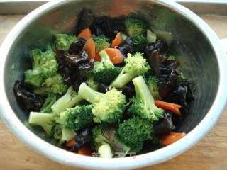 Broccoli with Fungus recipe