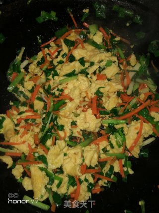 Scrambled Eggs with Chives and Carrots recipe