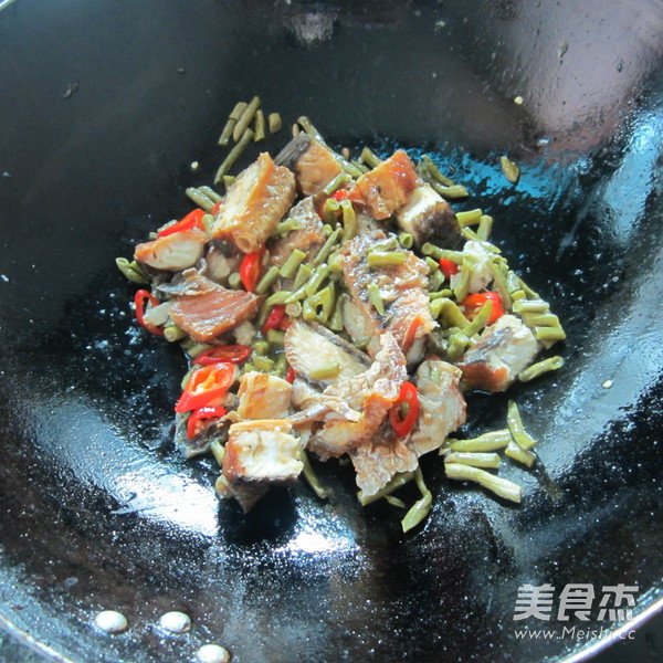 Stir-fried Cured Fish with Capers recipe