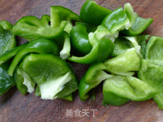 Stir-fried Sausage with Mushrooms and Green Peppers recipe