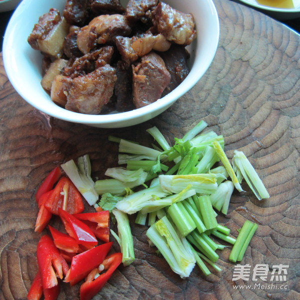 Braised Pork with Celery recipe