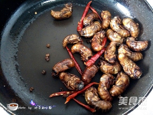 Dry Stir-fried Golden Cicada recipe