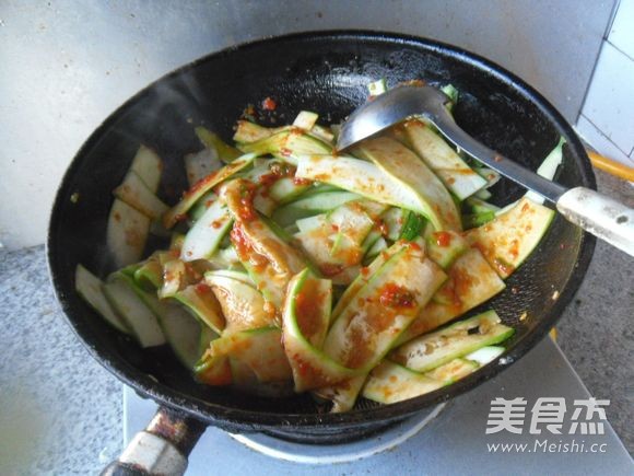 Red Pepper Vermicelli Loofah Slices recipe