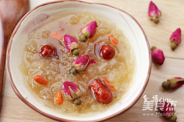 Saponaria, Red Dates, Wolfberry, Rose Tremella Soup recipe