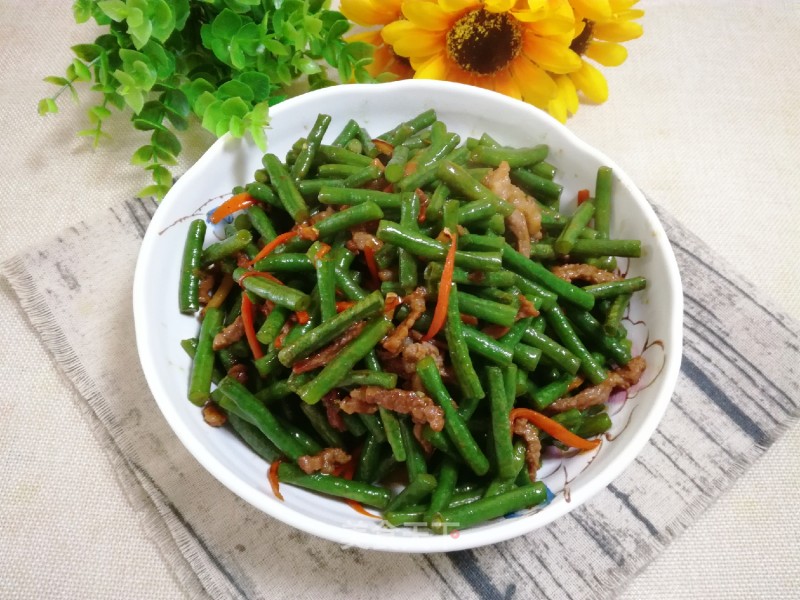 Stir-fried Cowpea with Shredded Beef recipe