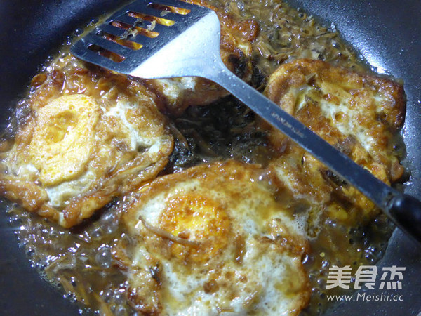 Fried Lotus Leaf Egg with Dried Vegetables recipe