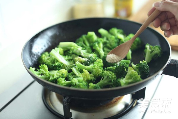 Stir-fried Pork with Broccoli recipe