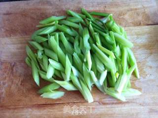 Fried Celery with Black Pork recipe