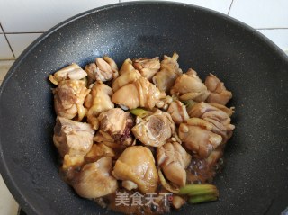 Braised Chicken Drumsticks with Agaricus and Tea Tree Mushroom recipe