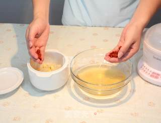 White Fungus and Lotus Seed Soup recipe