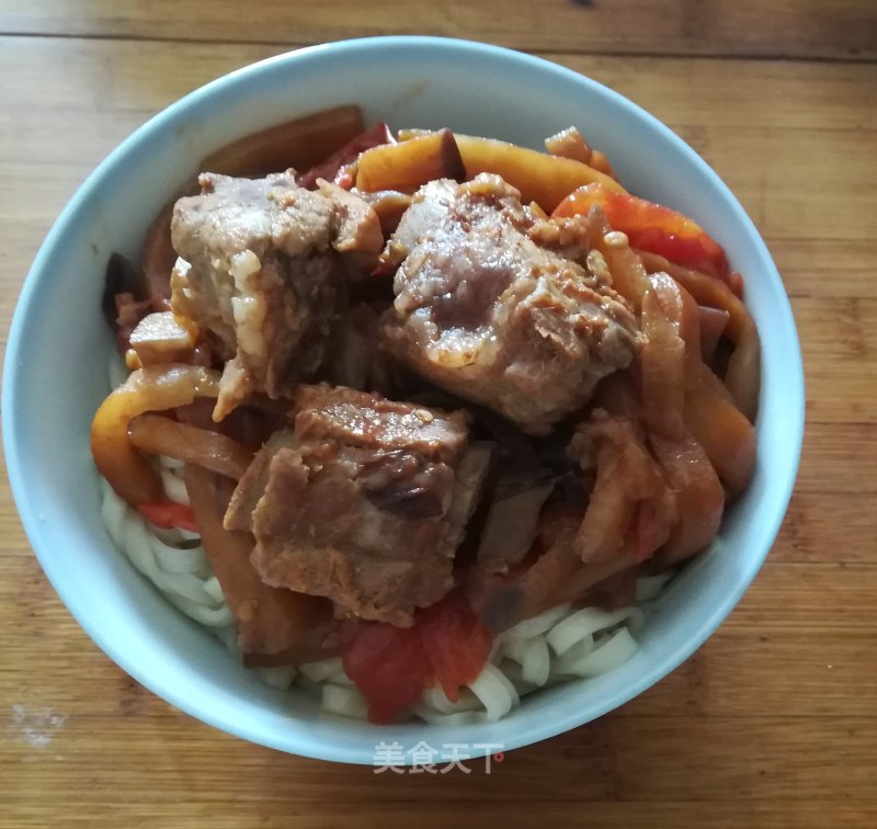 Spare Ribs Noodles with Tomato Sauce