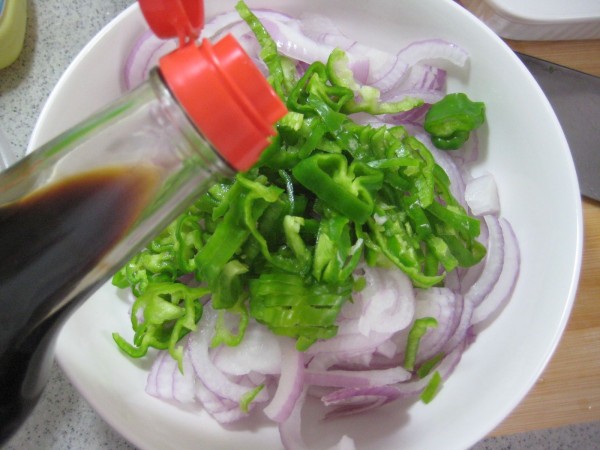 Green Pepper Mixed with Onion Shreds recipe