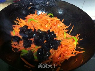 Scrambled Eggs with Carrots and Fungus recipe