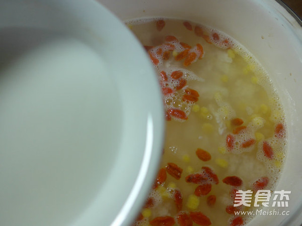 Chinese Wolfberry Corn Flakes and Wine Stuffed Soup recipe