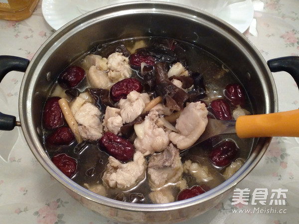 Codonopsis, Lily and Red Date Chicken Soup recipe