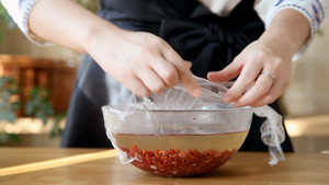 Start Making Egg Yolk Crisps from Fried Red Bean Paste (video) recipe