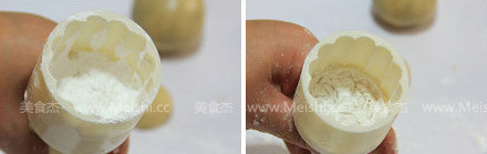 Mooncake with Lotus Seed Paste and Egg Yolk recipe