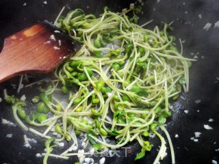 Delicious Home-learning Little Stir-fried Garlic Black Bean Sprouts recipe