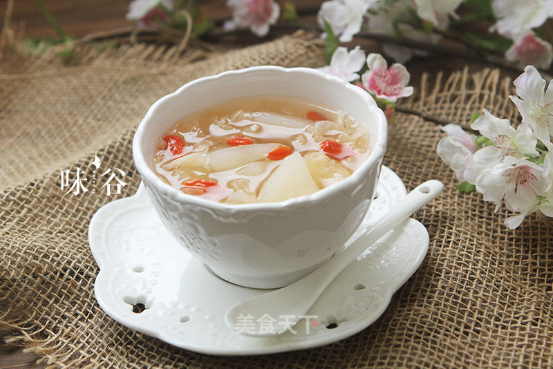 Sydney White Fungus Soup with Rock Sugar recipe