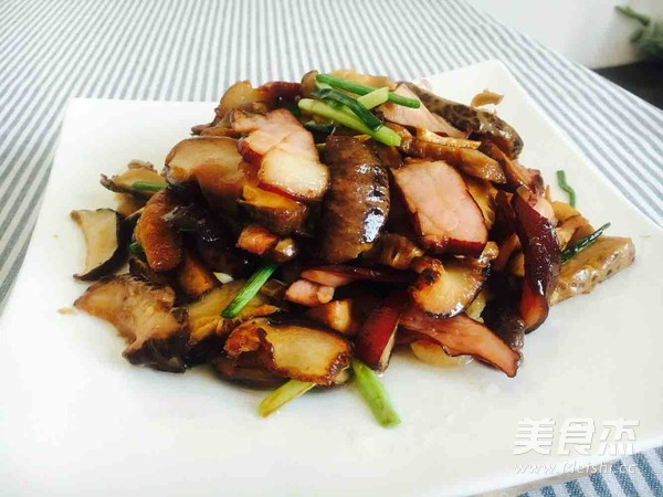 Stir-fried Bacon with Dried Flower Mushrooms recipe