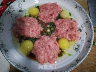 Steamed Meat Cake with Quail Eggs recipe