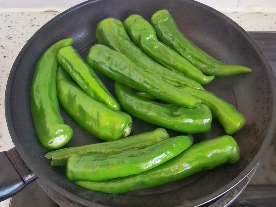 Looks Very Ugly, Eating Very Fragrant Chili Preserved Eggs, Just Steamed Buns recipe