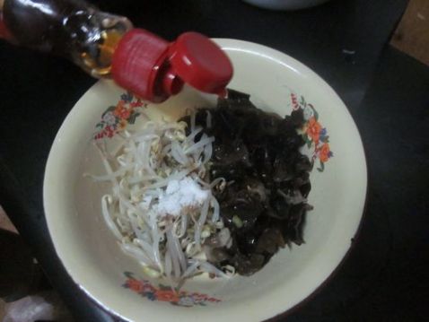 Fungus Mixed with Bean Sprouts recipe