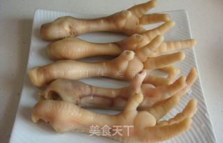 Chicken Feet with Wolfberry and Peanut in Clay Pot recipe