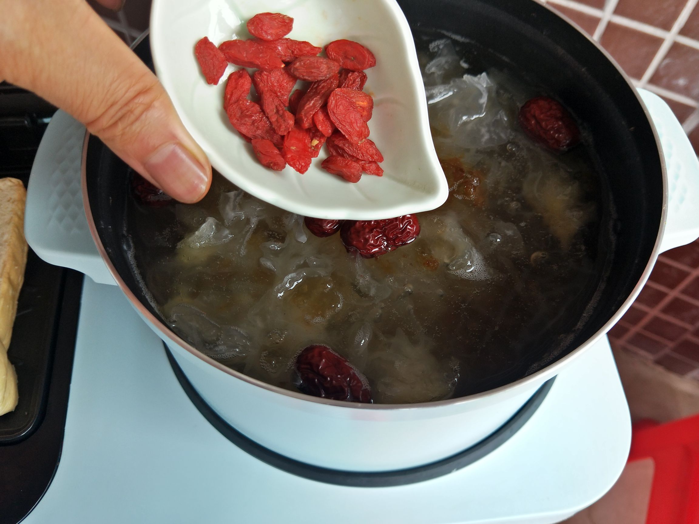 Peach Gum White Fungus Soup recipe