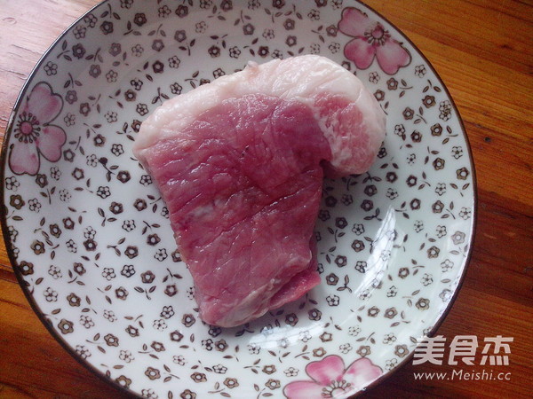 Stir-fried Lean Pork with Sweet Potato Leaves recipe