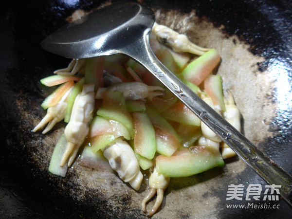 Fried Watermelon Peel with Razor Clams recipe