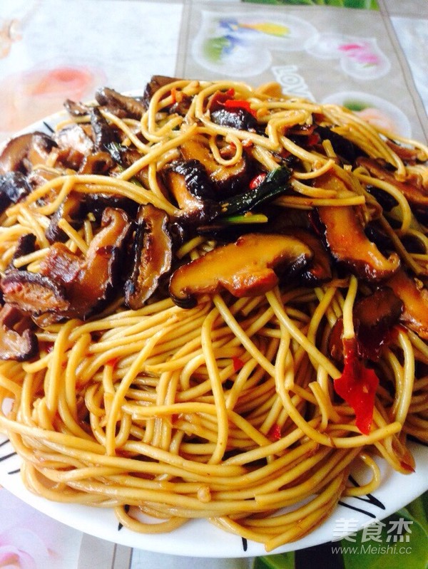 Fried Noodles with Mushrooms in Oyster Sauce recipe