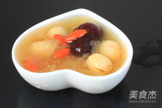 White Fungus, Lotus Seed and Lily Soup recipe